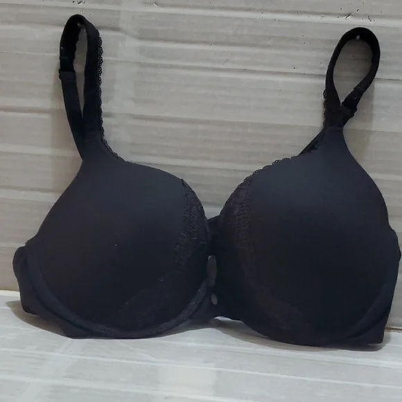 Victoria's Secret Padded Black Lace Trim Bra Size 36C - Picture 1 of 9